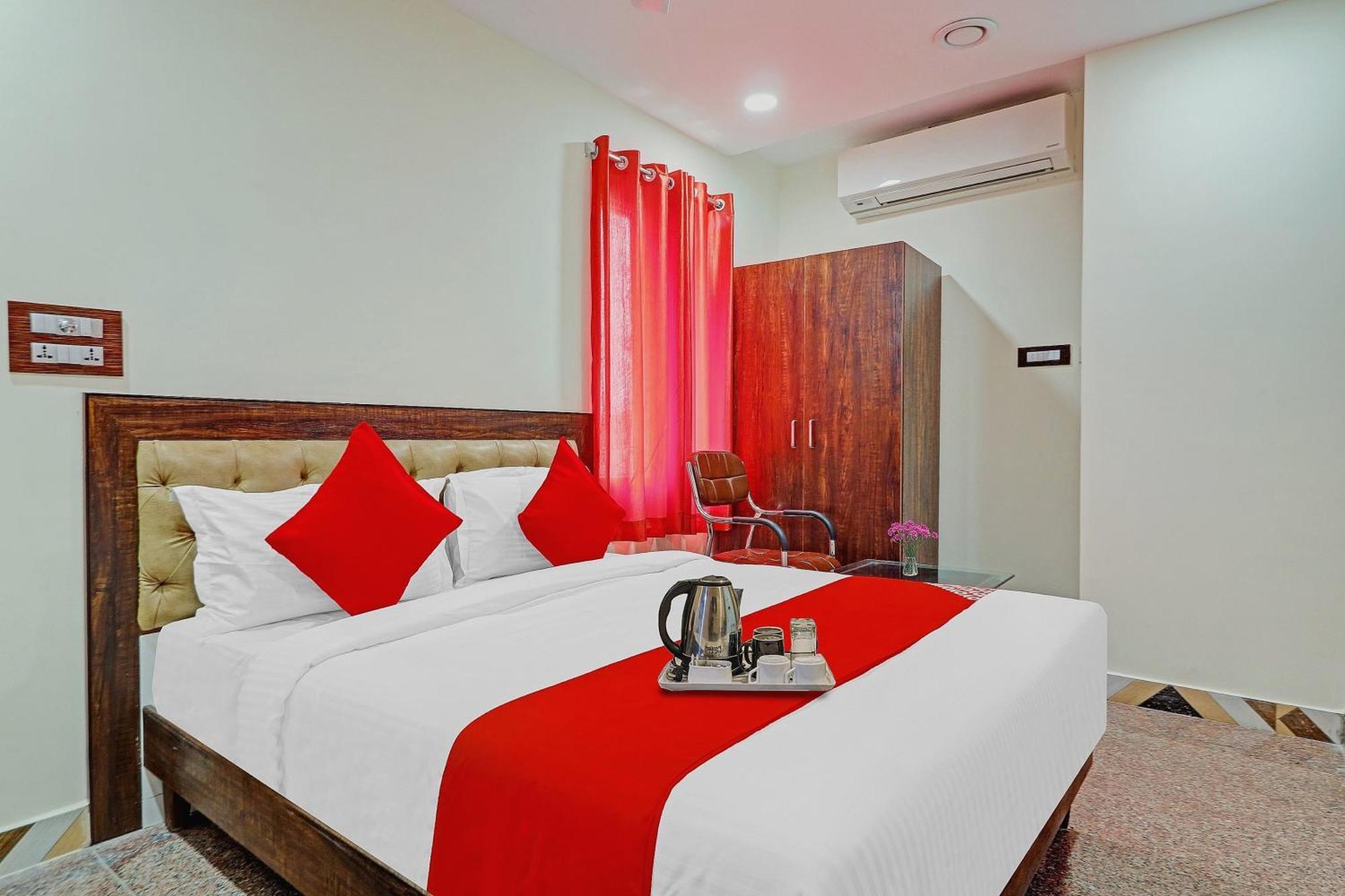 Heavens Inn Near Rasoolpura Metro Station Haydarabad Dış mekan fotoğraf