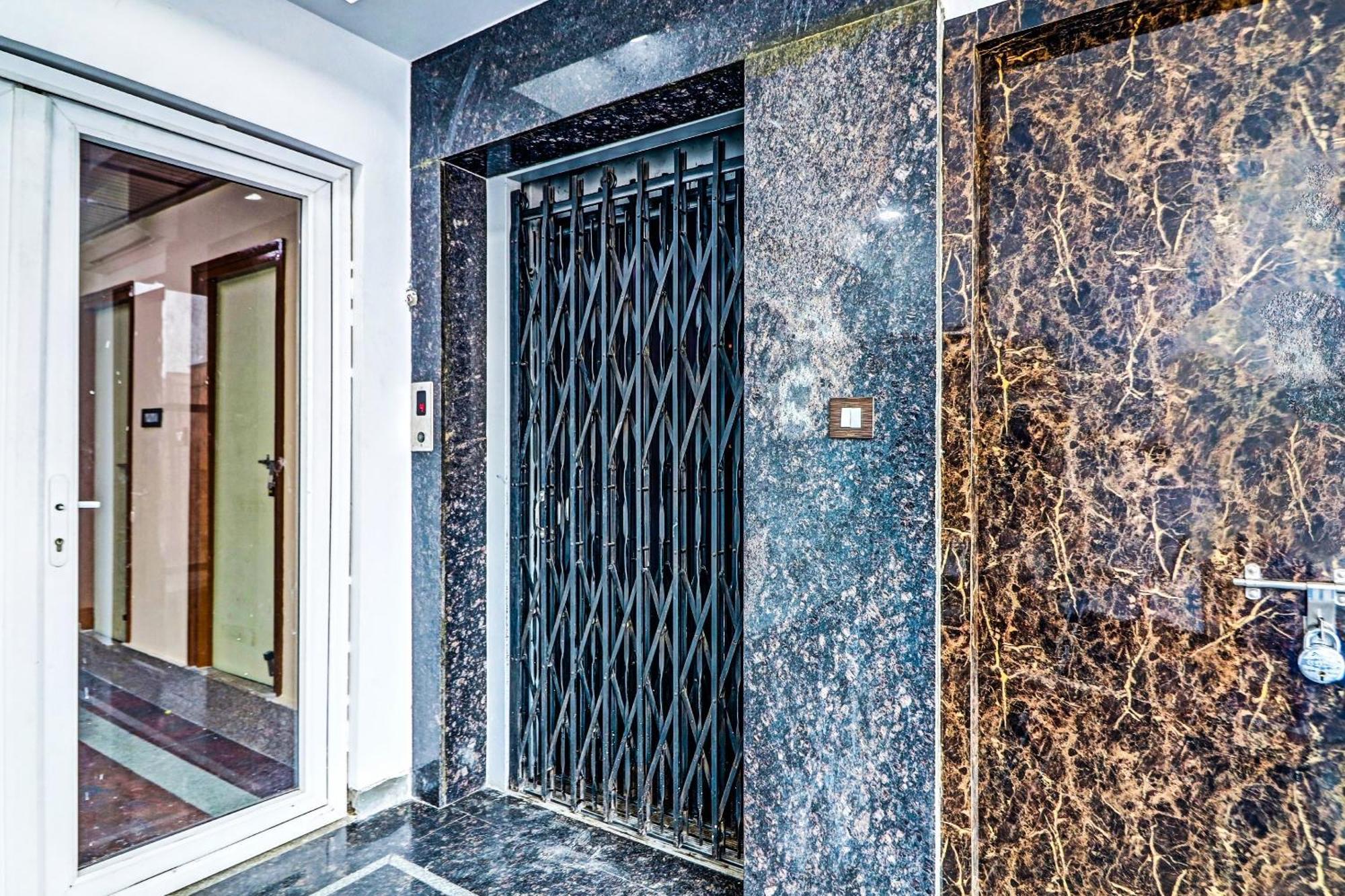 Heavens Inn Near Rasoolpura Metro Station Haydarabad Dış mekan fotoğraf