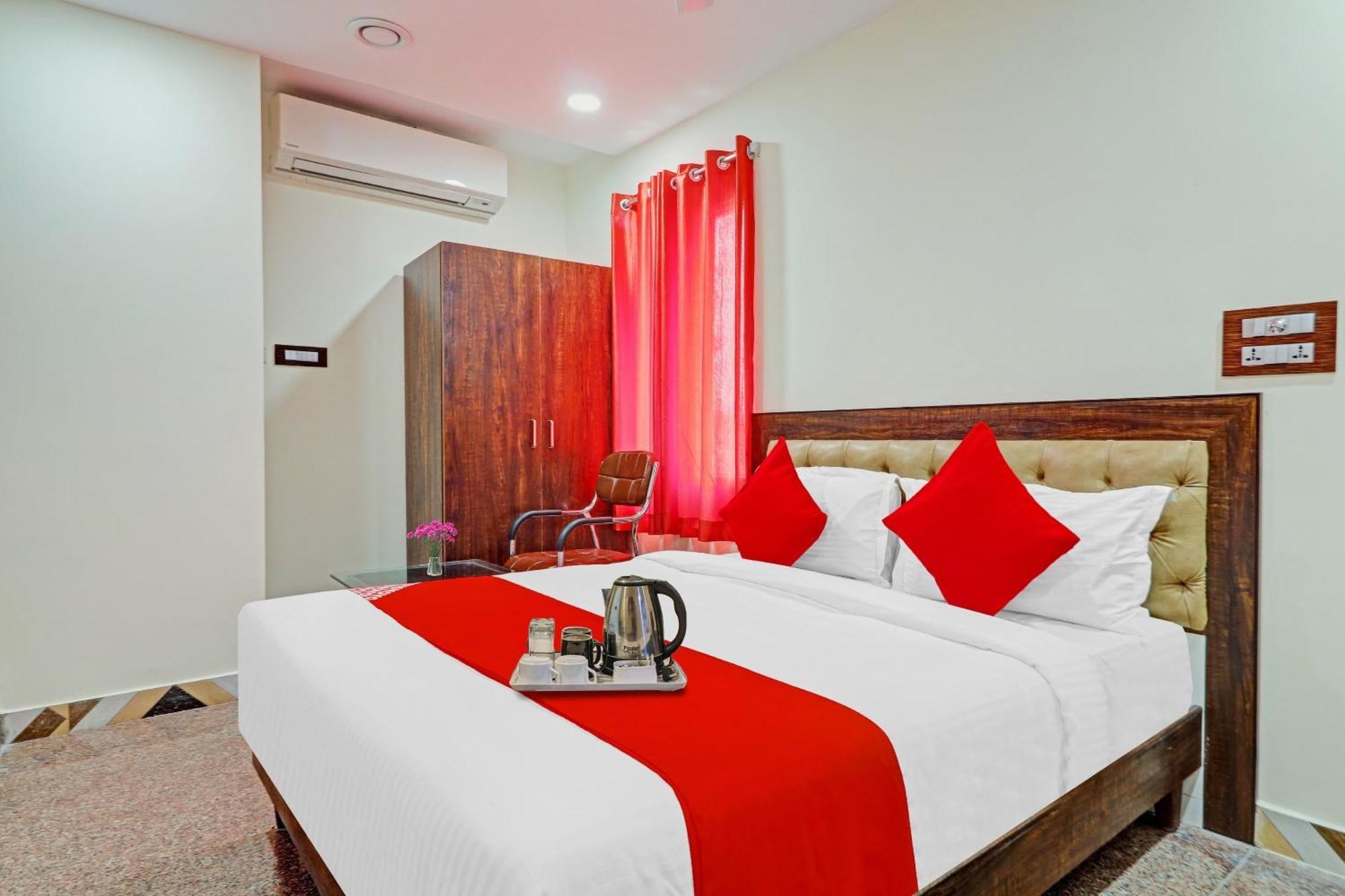 Heavens Inn Near Rasoolpura Metro Station Haydarabad Dış mekan fotoğraf