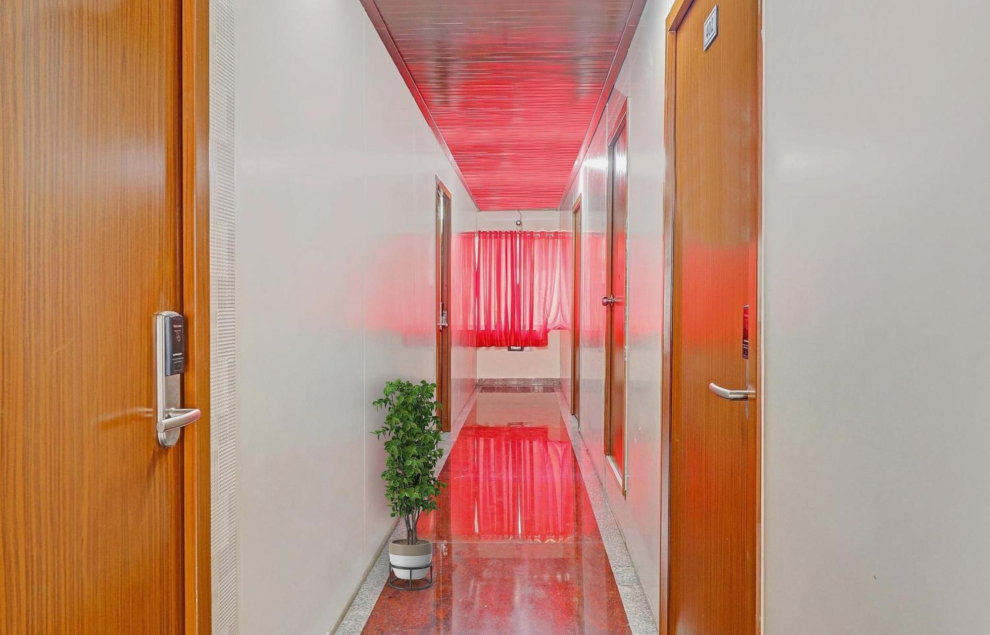 Heavens Inn Near Rasoolpura Metro Station Haydarabad Dış mekan fotoğraf